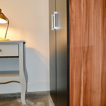 Qh31 - City Centre Location With 2 Double Bedrooms Sleeping Up To 4 People - Spacious Work Or Leisure Apartment Sheffield Eksteriør billede