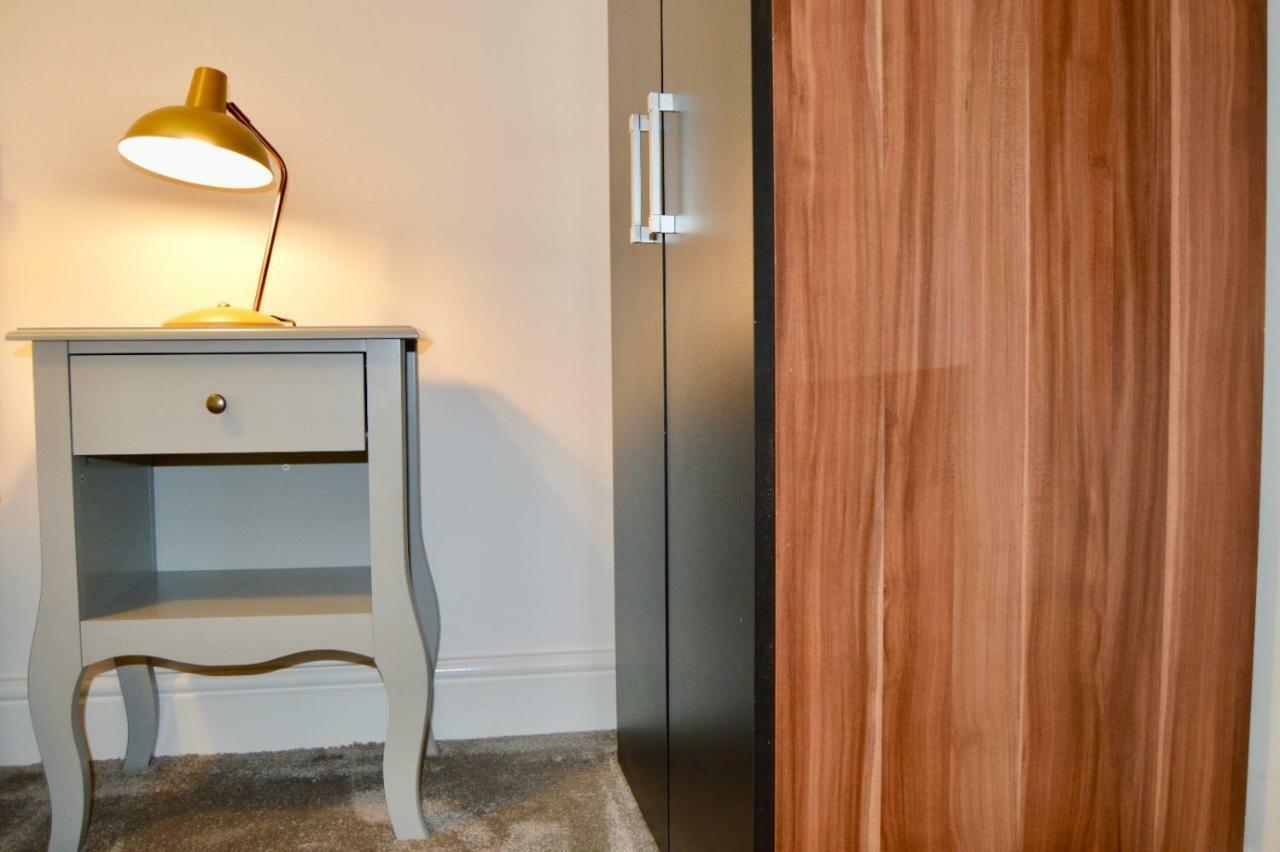 Qh31 - City Centre Location With 2 Double Bedrooms Sleeping Up To 4 People - Spacious Work Or Leisure Apartment Sheffield Eksteriør billede