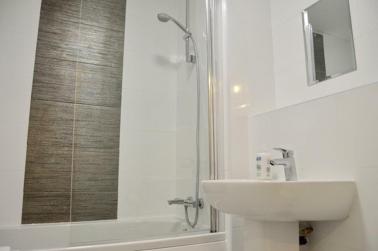 Qh31 - City Centre Location With 2 Double Bedrooms Sleeping Up To 4 People - Spacious Work Or Leisure Apartment Sheffield Eksteriør billede