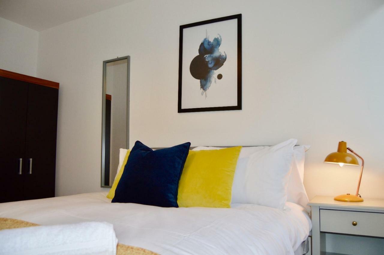Qh31 - City Centre Location With 2 Double Bedrooms Sleeping Up To 4 People - Spacious Work Or Leisure Apartment Sheffield Eksteriør billede
