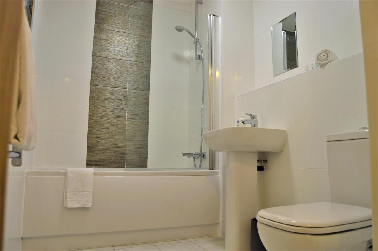 Qh31 - City Centre Location With 2 Double Bedrooms Sleeping Up To 4 People - Spacious Work Or Leisure Apartment Sheffield Eksteriør billede